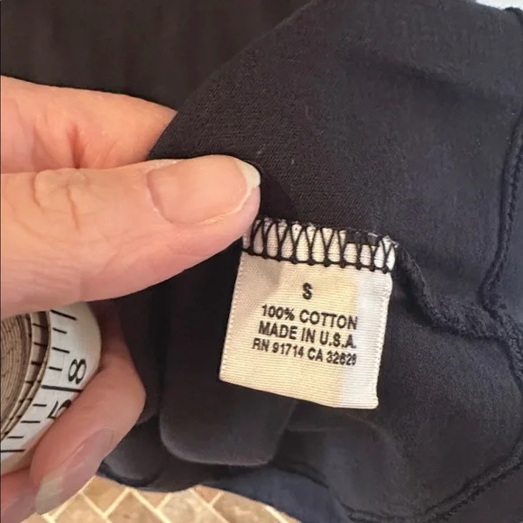 AG Adriano Goldschmied Black V-Neck Short Sleeve Tee‎ size S EUC - Picture 4 of 5